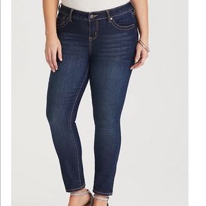 Torrid SKINNY JEAN - MEDIUM WASH- 24xs
